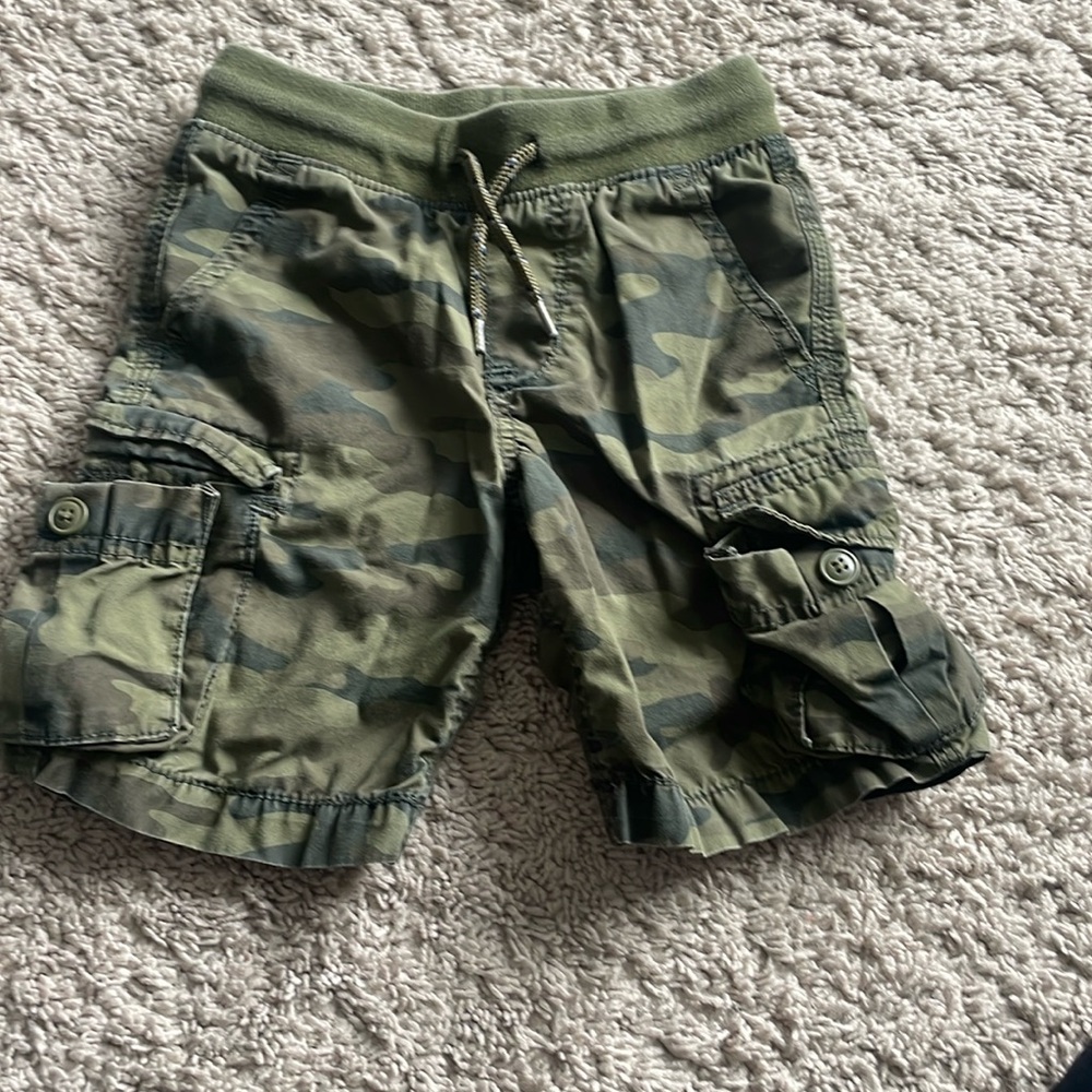 Gap camo cargo shorts